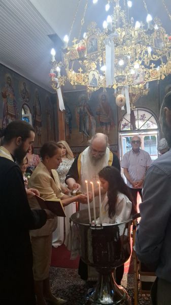 Βάπτιση μικρής κατασκηνώτριας